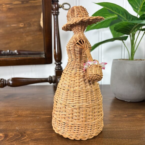 Vintage Wicker Lady Figurine Woven Basket Doll with Hat and Flowers Boho Decor - Picture 5 of 14